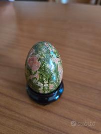 Uova in pietra
