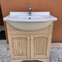 Mobiletto per bagno con lavandino e specchio