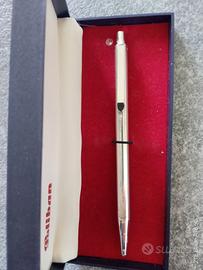 Pelikan vintage in argento 