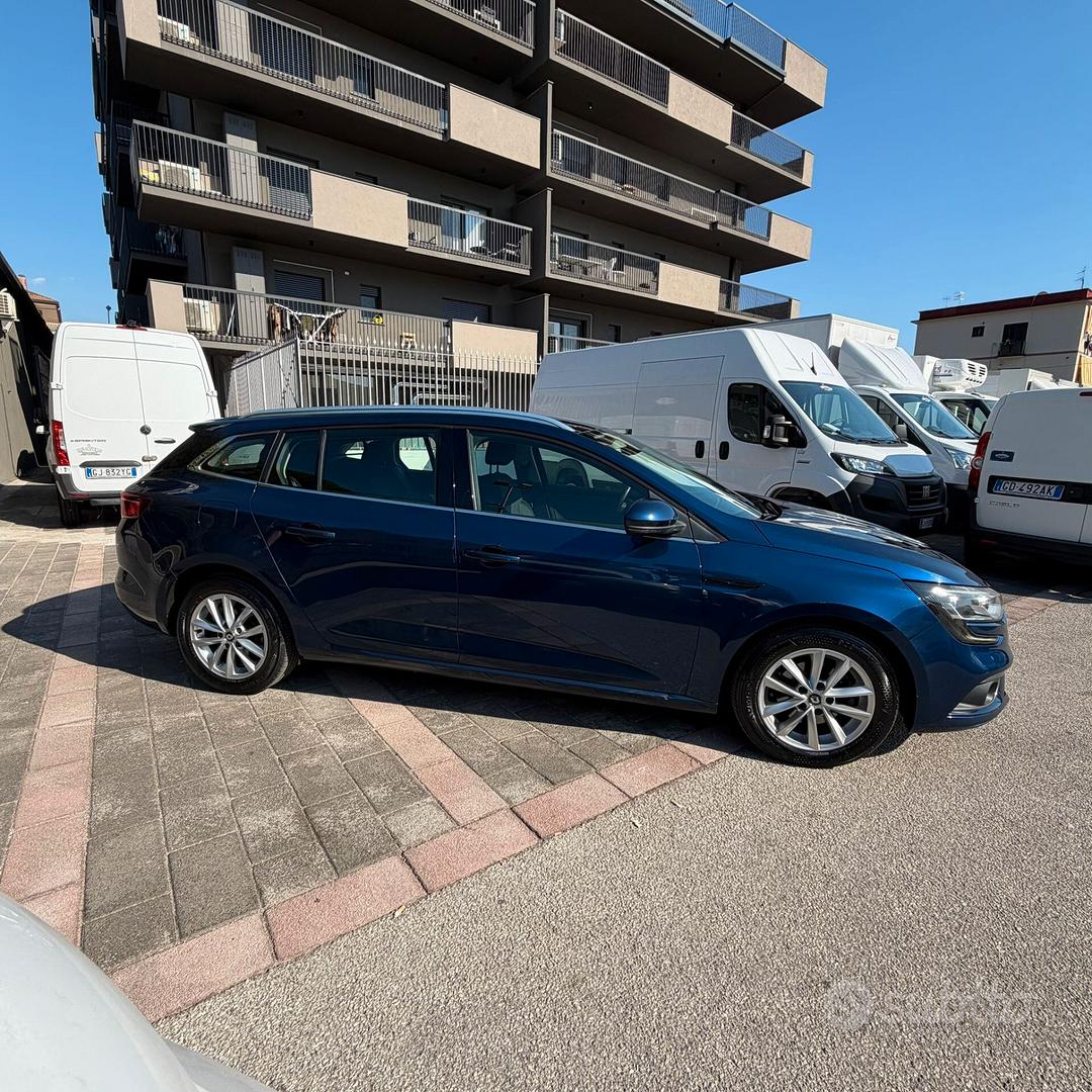 Renault Megane 2019 photo 2