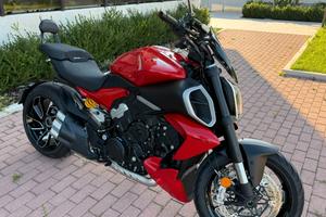 Ducati Diavel V4