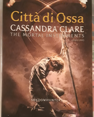 Libro "Città di ossa"