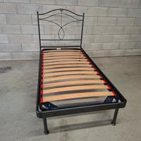 letto in ferro lavorato completo di rete e coprire