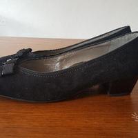 Decollete' nuovo in camoscio. Numero 43