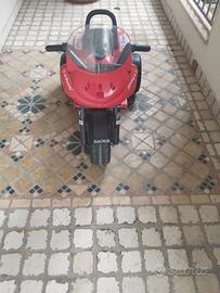 triciclo a motore per bambini della ducati