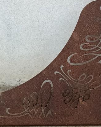 ANGOLARI DECORATIVI IN METALLO.