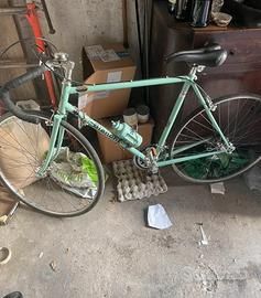 Bici da corsa vintage bianchi