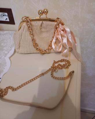 Borsa di colore beige cin catenina d'orata 