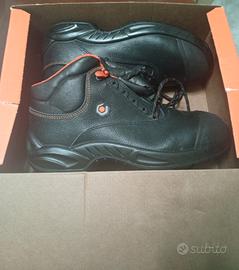 Scarpe AntiFortunistiche Base