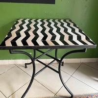 Eleganti tavoli numero due da esterno o interno