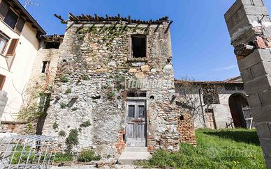 DA RISTRUTTURARE CON GIARDINO