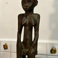 Scultura africana antica in legno