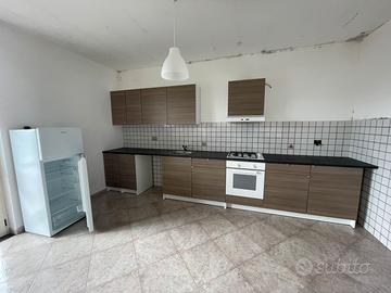 Cucina completa di elettrodomestici