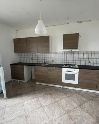 Cucina completa di elettrodomestici