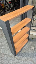 piccola libreria da parete in legno e metallo