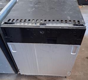 Lavastoviglie Smeg ST5242L a scomparsa.