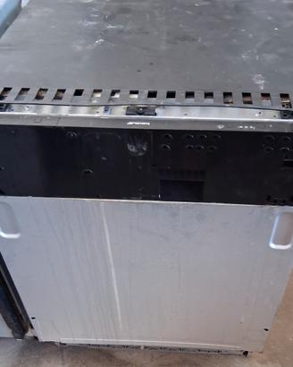 Lavastoviglie Smeg ST5242L a scomparsa.