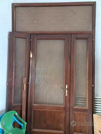 Porta in legno  con vetrate