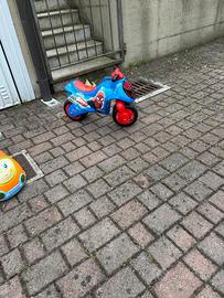Moto Spiderman senza pedali