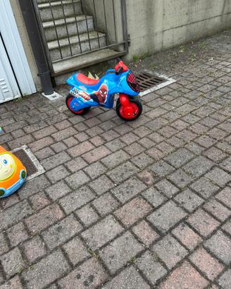 Moto Spiderman senza pedali