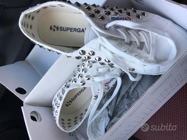 Superga bianche store con borchie