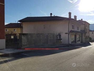 Immobile in asta di 215 m² con 4 locali e box auto