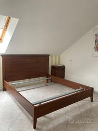 Camera da letto comodini specchio comò