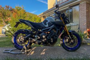 Yamaha MT-09 SP Super Accessoriata