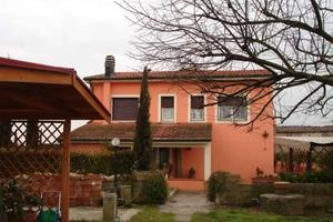 Villa di 240 m² con più di 5 locali e box auto a P
