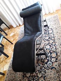 chaise longue tipo Le Corbusier