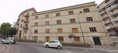 Immobile in asta di 181 m² con più di 5 locali a V
