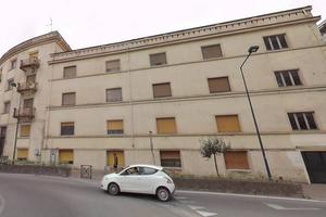 Immobile in asta di 181 m² con più di 5 locali a V