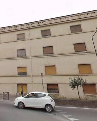 Immobile in asta di 181 m² con più di 5 locali a V