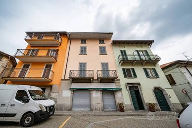 Casa indipendente di 676 m² con più di 5 locali a 