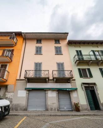 Casa indipendente di 676 m² con più di 5 locali a 