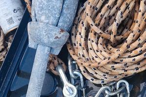 ancora 8 kg con 2,5 mt catena