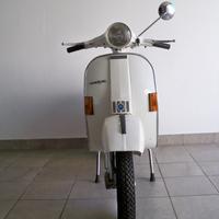 Vespa P200E del 1979 targa oro FMI