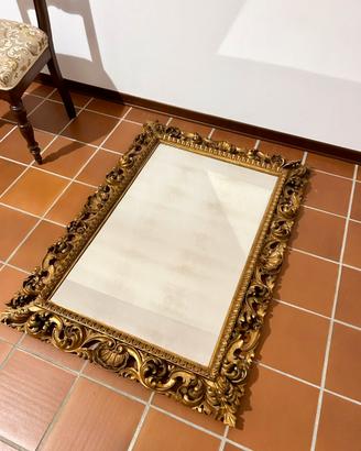 Cornice antica a cartoccio