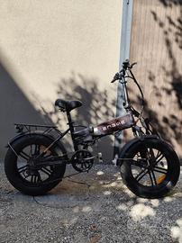 Bici elettrica Engwe con due batterie 