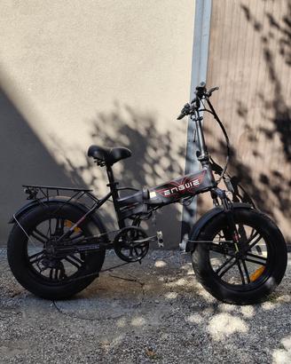 Bici elettrica Engwe con due batterie 