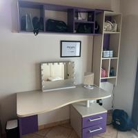 scriviania e mobile sopra abbianato