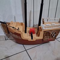 nave in giocattoli 