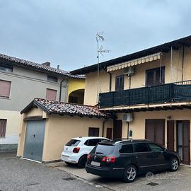 Casa indipendente con garage e posto auto