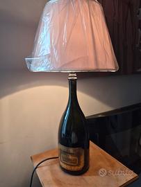 lampada con bottiglia  di franciacorta Monte Rossa