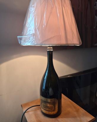 lampada con bottiglia  di franciacorta Monte Rossa