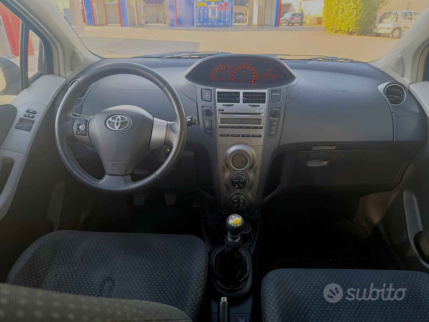 Toyota Yaris 2011 photo 4
