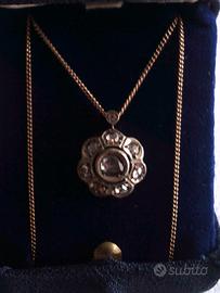 Ciondolo anni 40 con rose coronè scelte