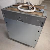 Lavastoviglie da incasso Whirlpool con errore F1