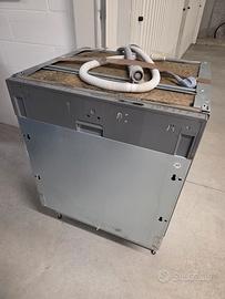 Lavastoviglie da incasso Whirlpool con errore F1