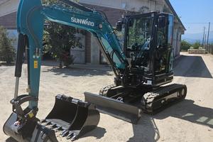 Escavatore SUNWARD SWE35UF GIROSAGOMA